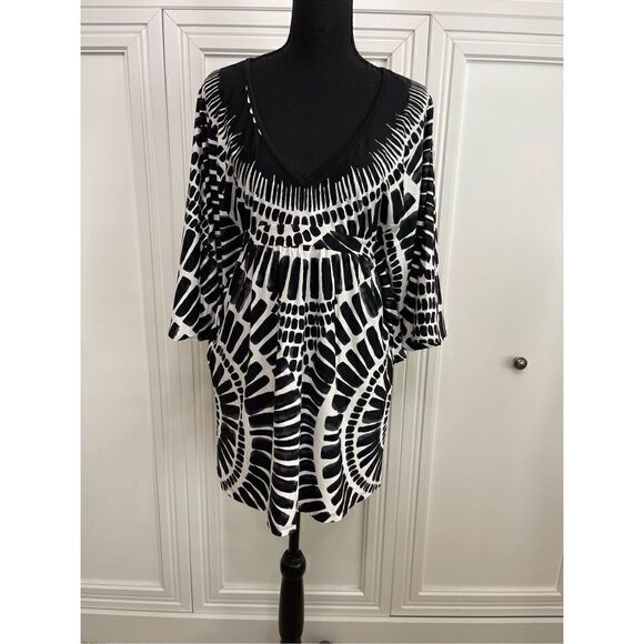 Trina Turk Tynic Top‎ Black and White women’s size small ￼ - Picture 2 of 8